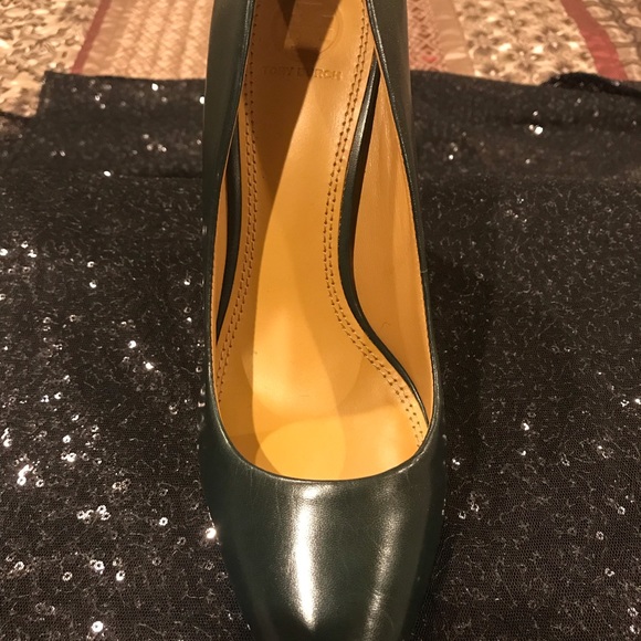 Let’s take a walk in Tory Burch - Picture 4 of 5